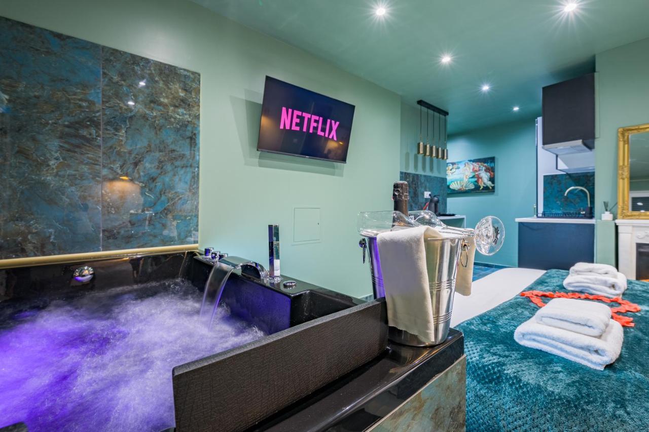 Le Musee D'Aphrodite / Jacuzzi Montgeron Ngoại thất bức ảnh